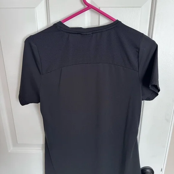 Gymshark Black T-Shirt - Picture 2 of 2